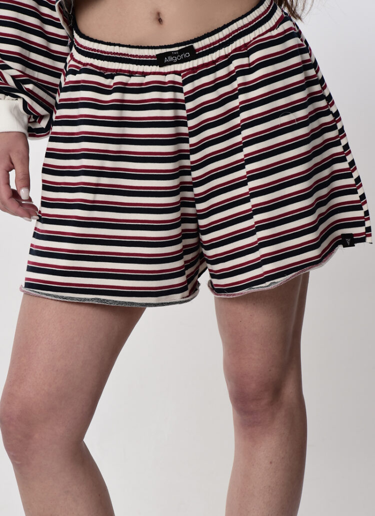 <span class="notranslate">Striped shorts</span>